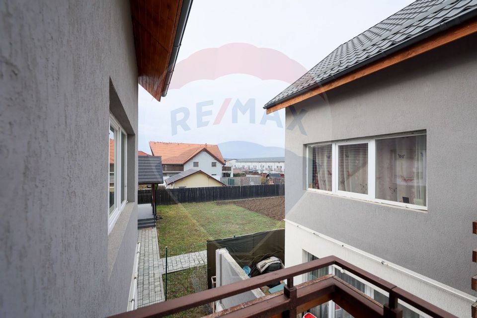 Casă 4 camere, de inchiriat, Izvor!