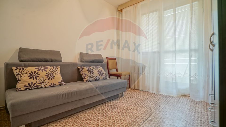 Apartament cu 4 camere de vânzare în zona Racadau