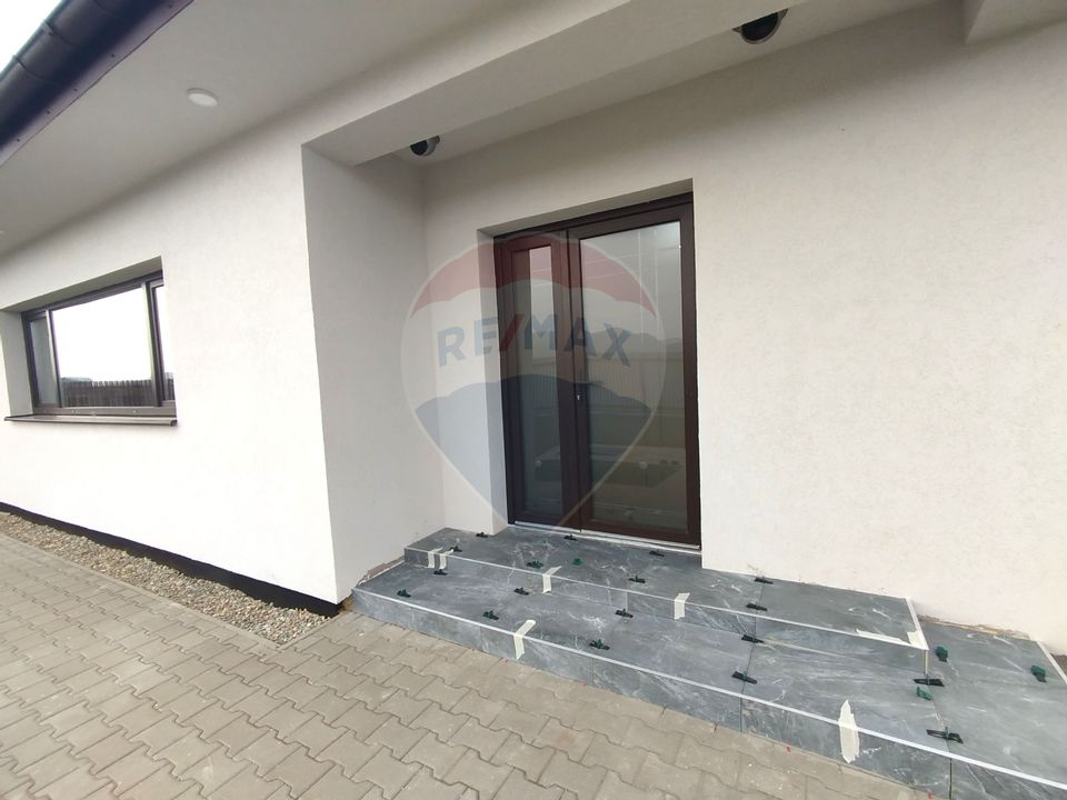 Casă / Vilă cu 4 camere de vânzare/zona Harman