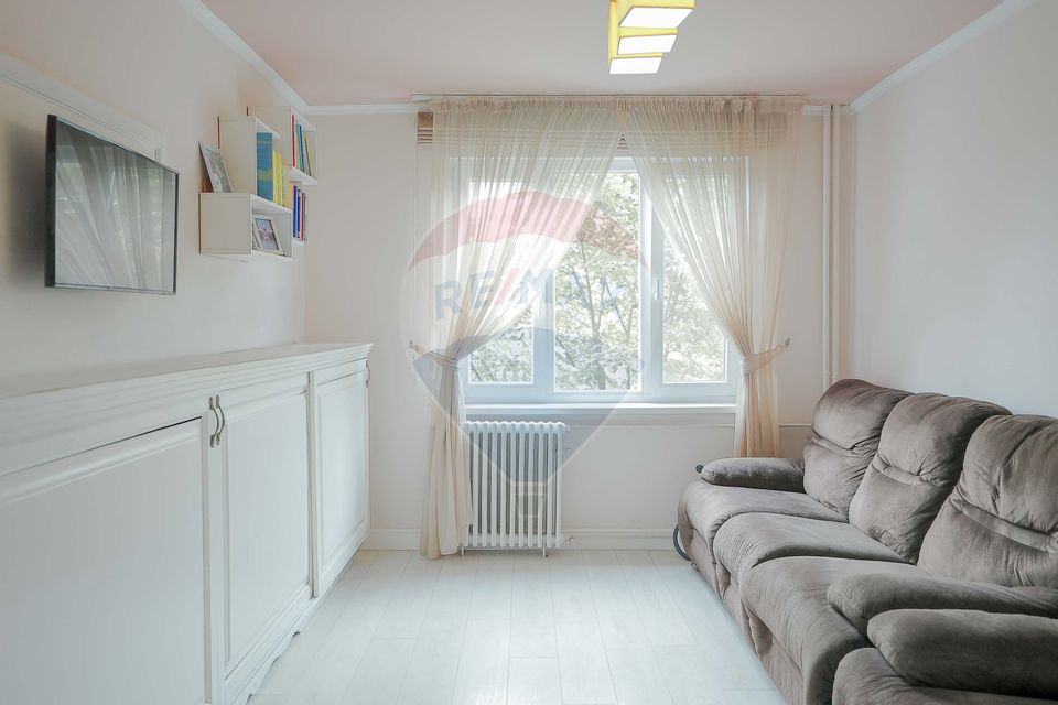 Apartament cu 3 camere de vânzare în zona Dacia