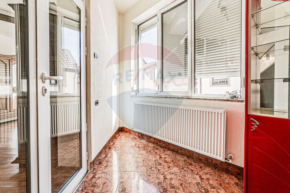 Apartament cu 3 camere de închiriat în zona Boul Rosu