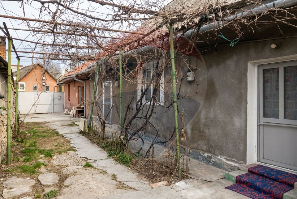 Apartament cu 2 camere in curte comuna - str. Ana Ipatescu