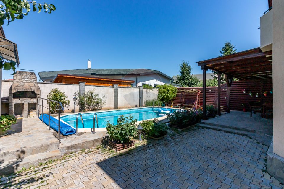 Casă / Vilă in Corbeanca, pe strada Laguna Albastra, langa lac