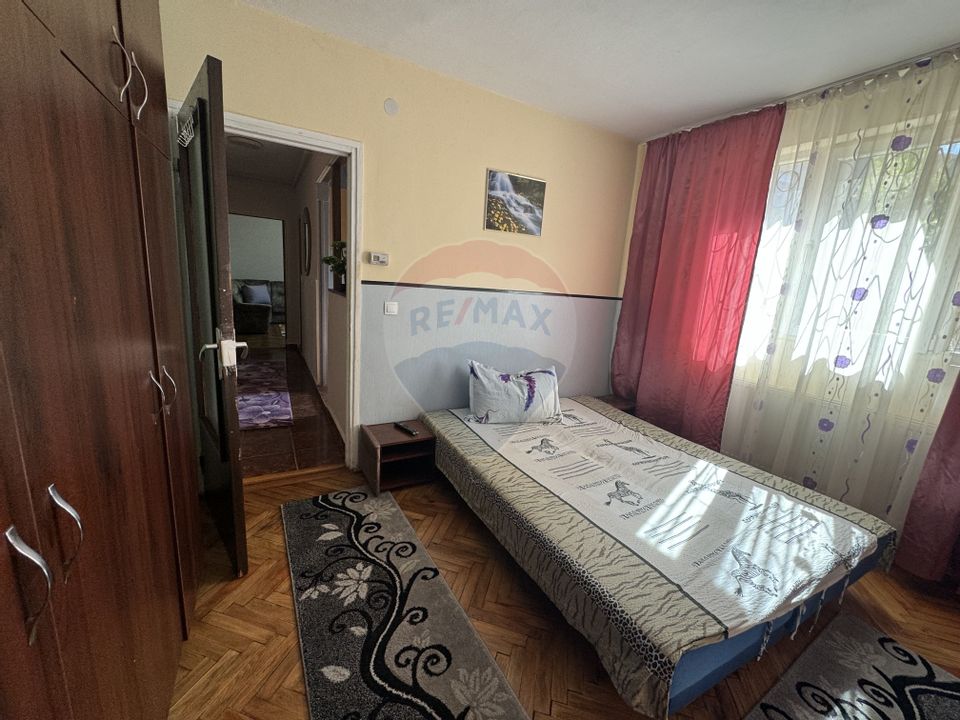 De închiriat-apartament 3 camere-Central-Bulevardul București