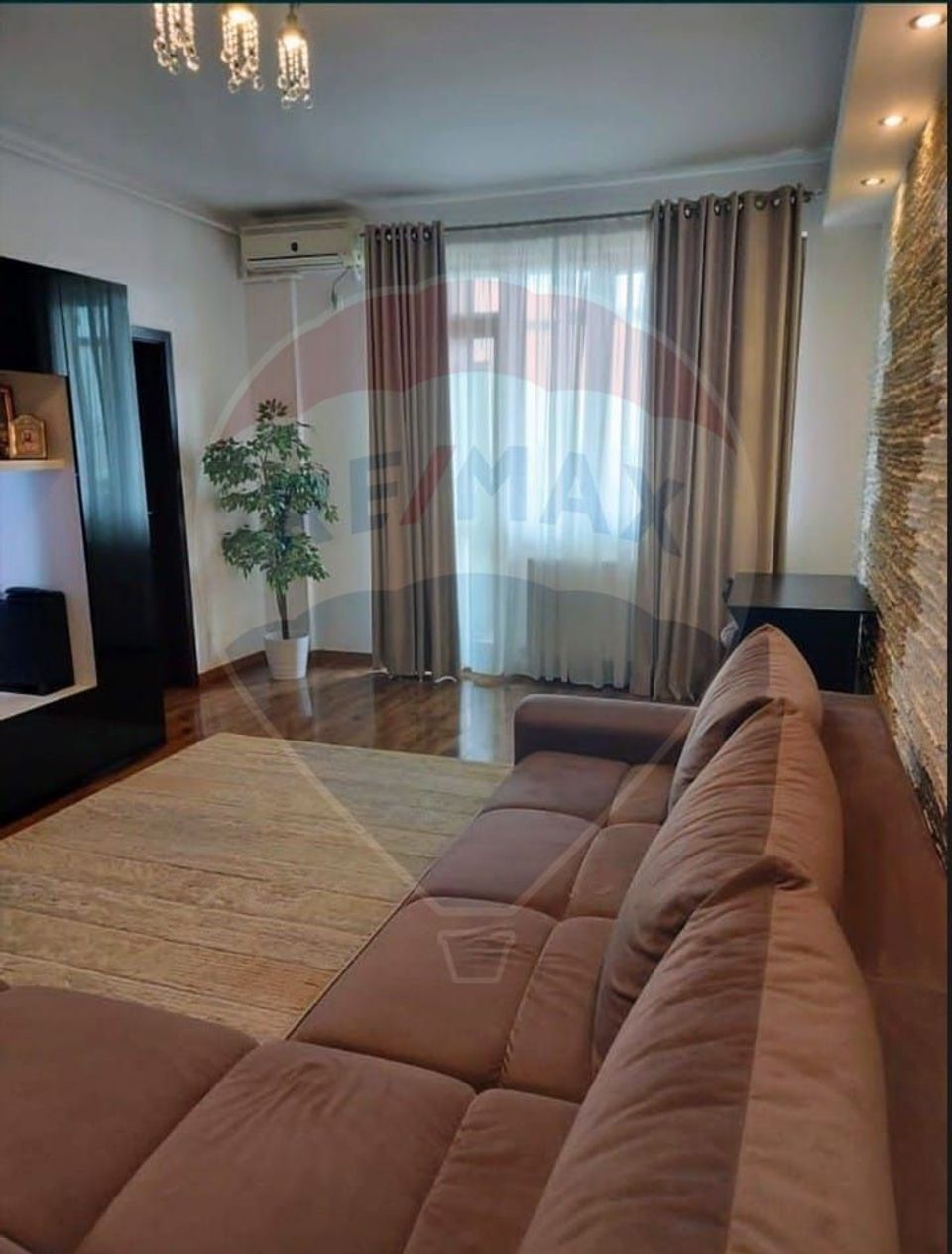 Apartament cu 2 camere de vânzare în Cartierul Latin