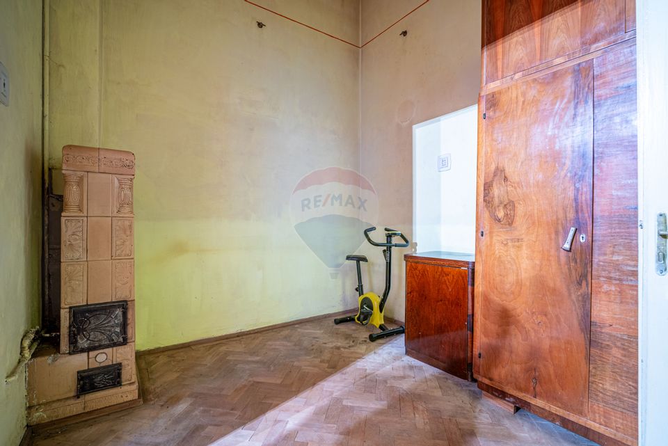 Casa ultracentrală cu 2 camere de vanzare in Ploiesti