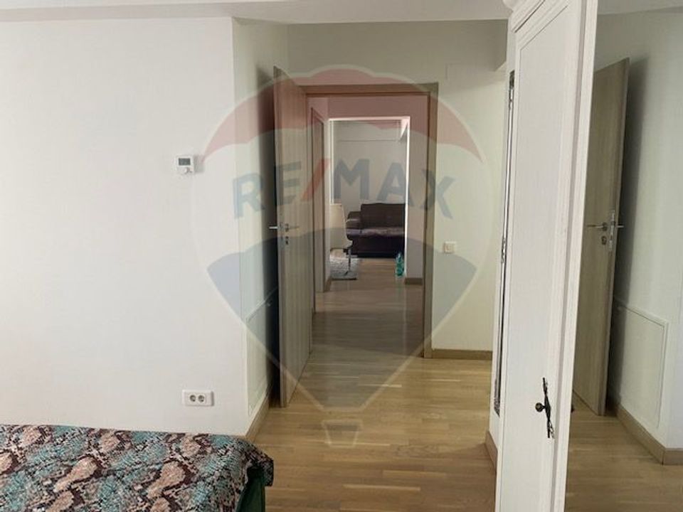 Inchiriere apartament cu 3 camere în zona Banu Manta-Piata Victoriei