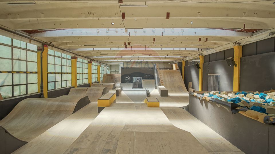 Spațiu comercial de 2,491mp de vânzare în zona Bartolomeu