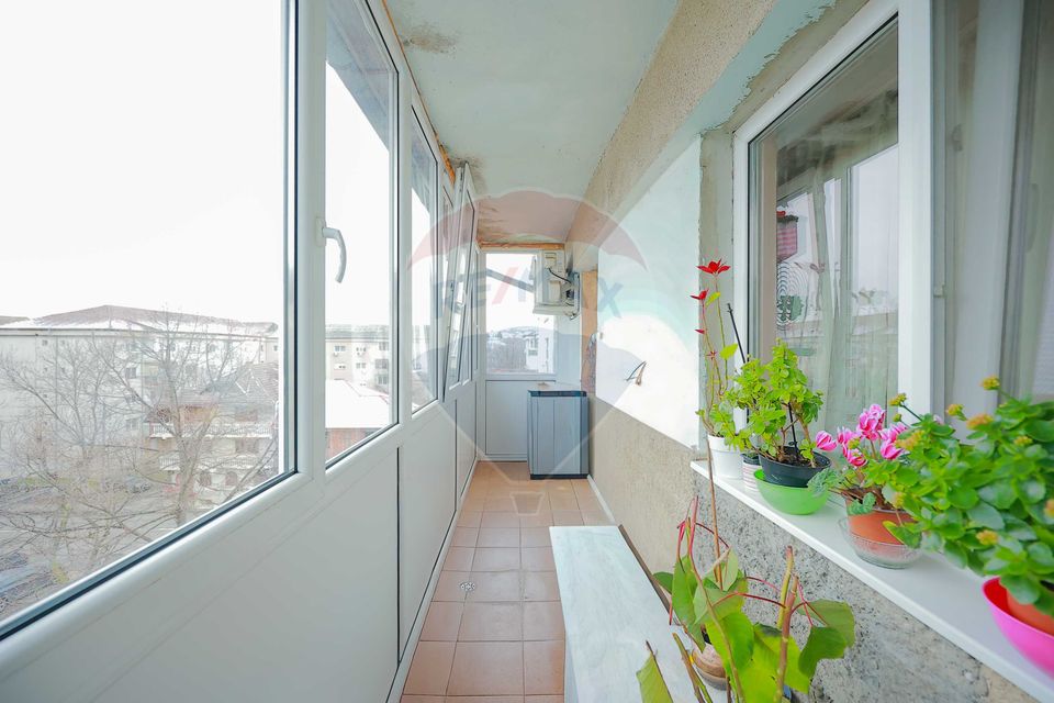 Apartament cu 4 camere, de vânzare în zona Rogerius