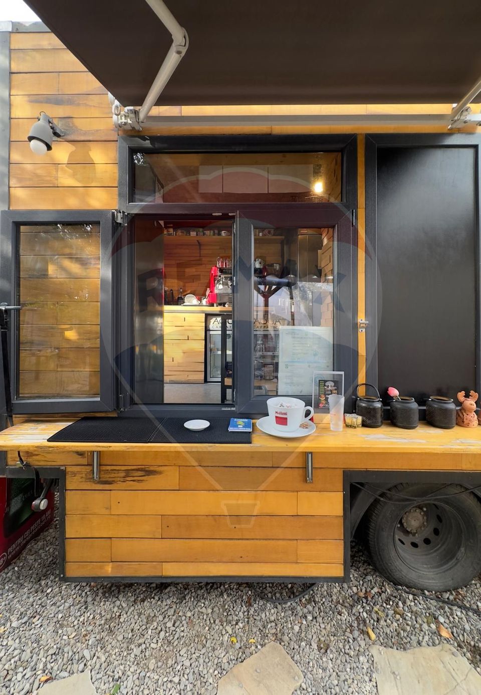 350sq.m Commercial Space for rent