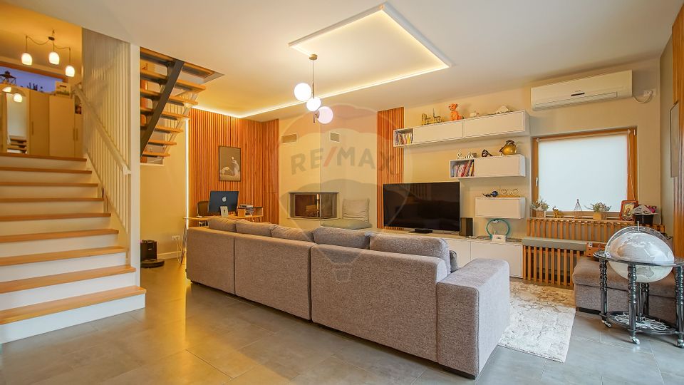 Vila moderna cu vedere spre padure Poiana Angelescu