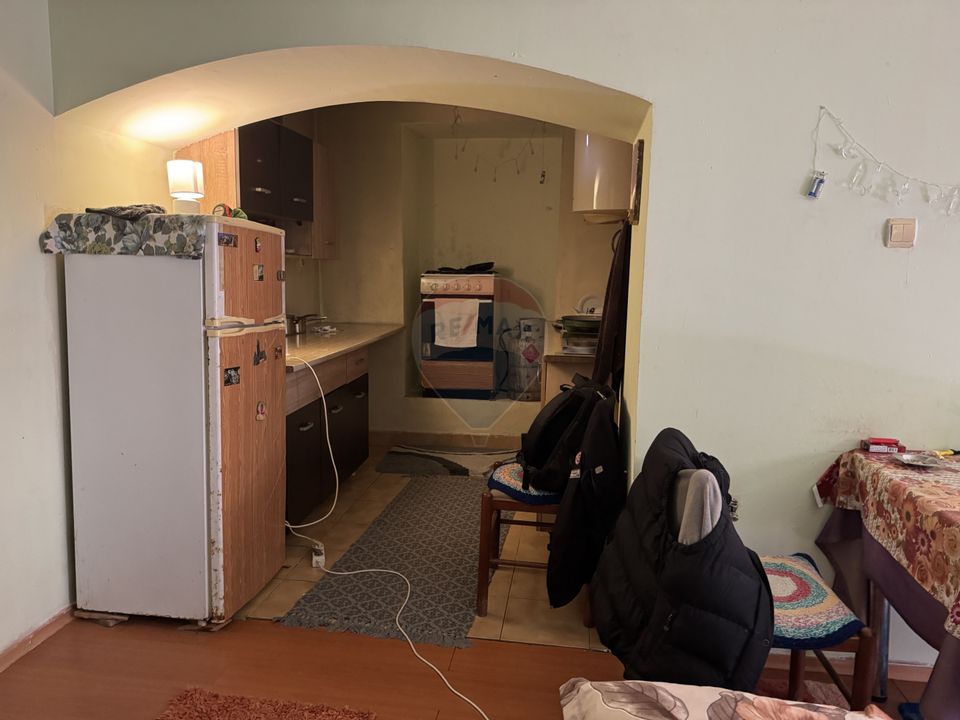 Apartament 2 camere în curte comună – Turda, str. Avram Iancu, central