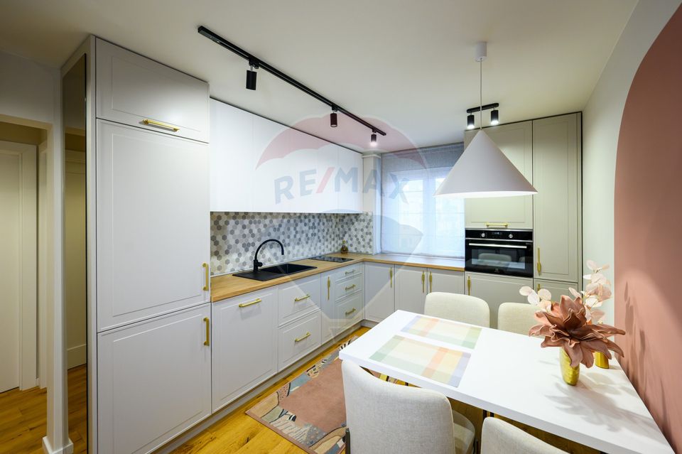 Apartament renovat, modern, cu 3 camere, de vânzare în Grigorescu