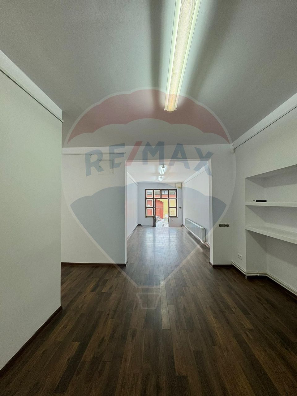 80sq.m Commercial Space for rent, Central area