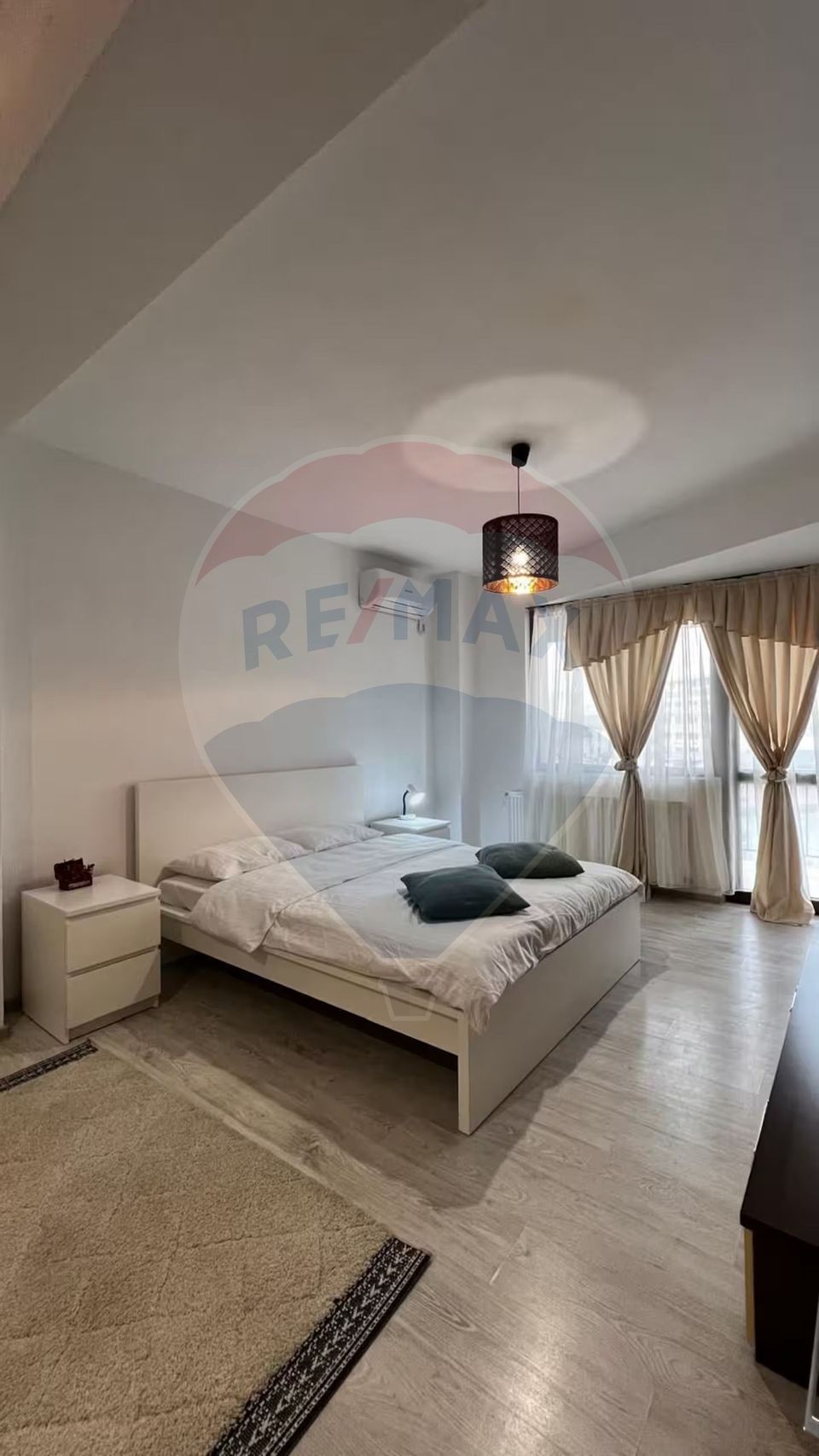 De Inchırıat garsoniera spatioasa Splaiul Unirii cu centrala termica