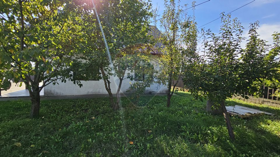 Casă / Vilă cu 5 camere, teren 2300mp de vanzare in Patrauti, Suceava