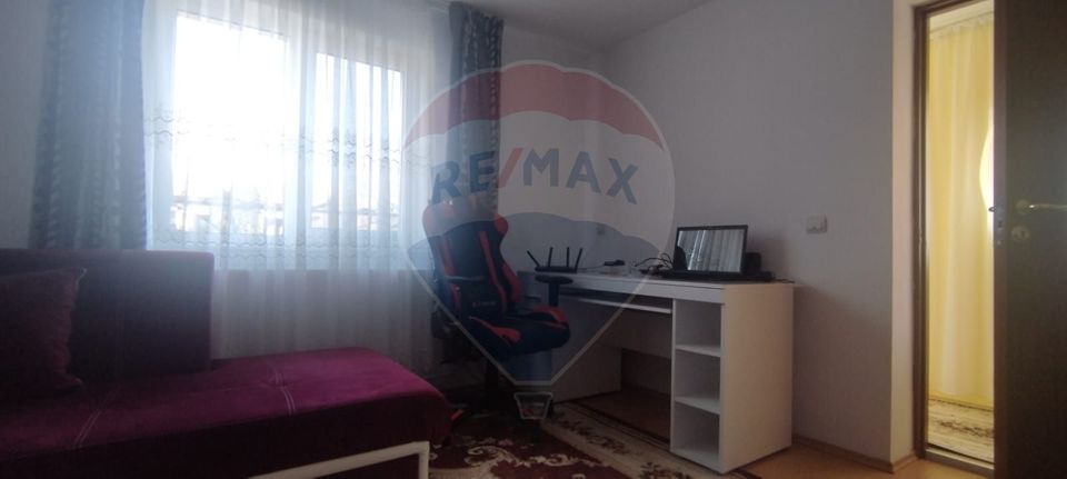 Casă /vilă de vânzare cu teren 1352 mp. central  loc. Petrindu / Sălaj