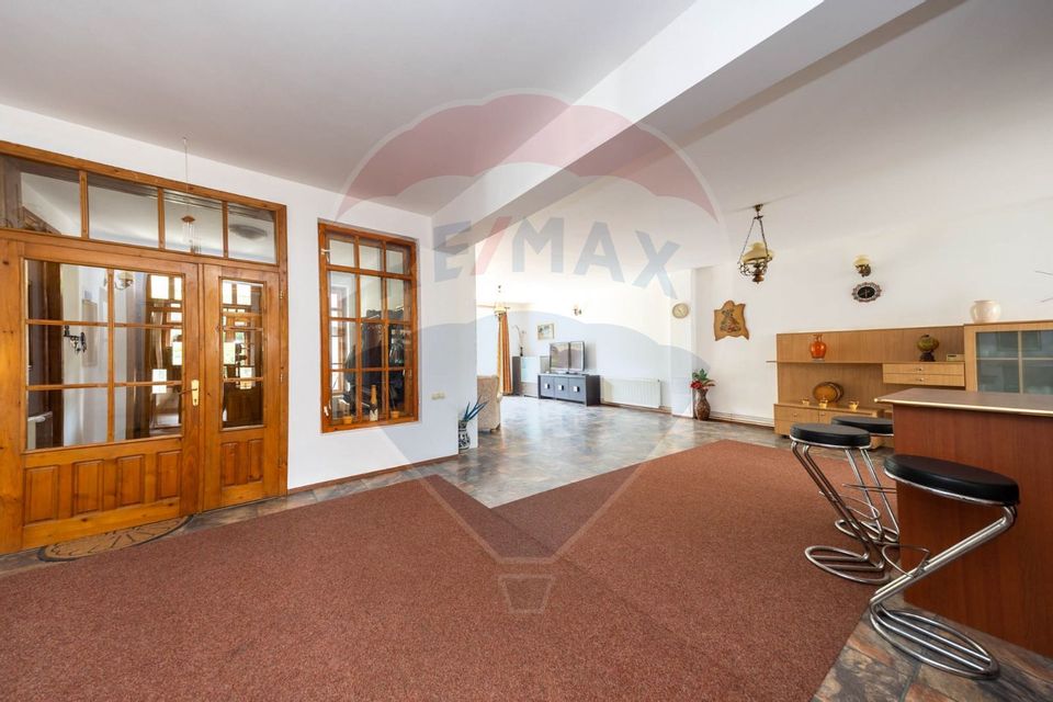 15 room Hotel / Pension for sale