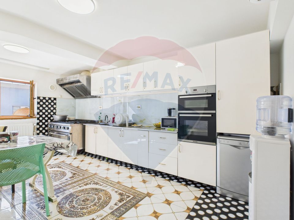 De vanzare| Casa cu piscina, saune si design elegant- Zona Matasari