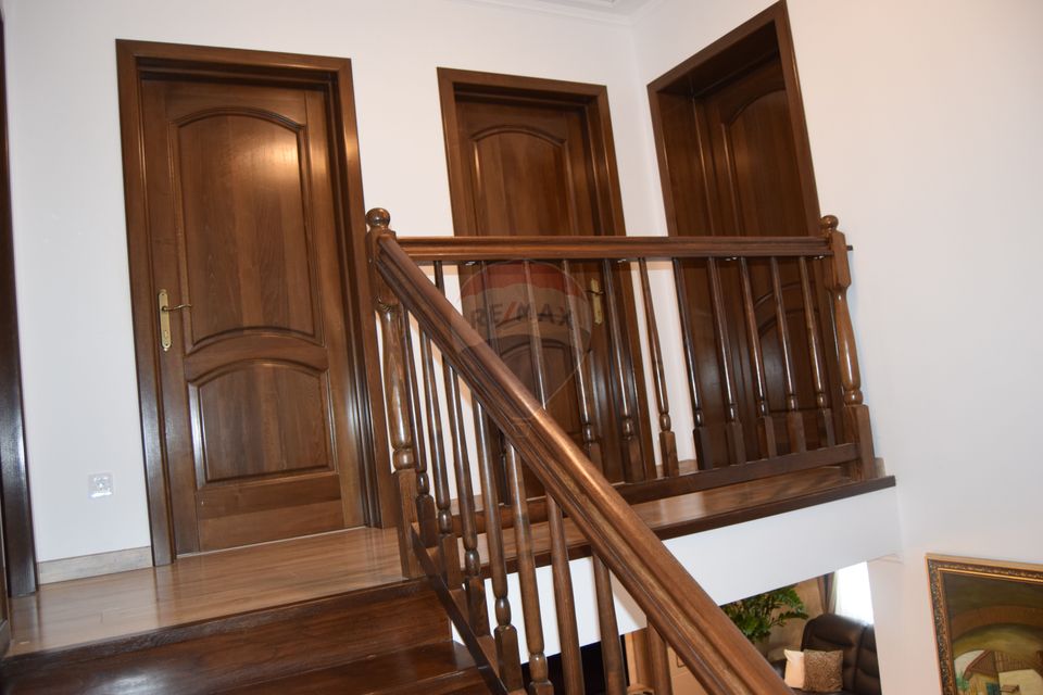 4 room House / Villa for sale, Cetate area