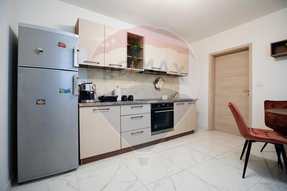 Afacere Activa + Locuinta Premium cu 2 Camere in Centru Istoric Brasov