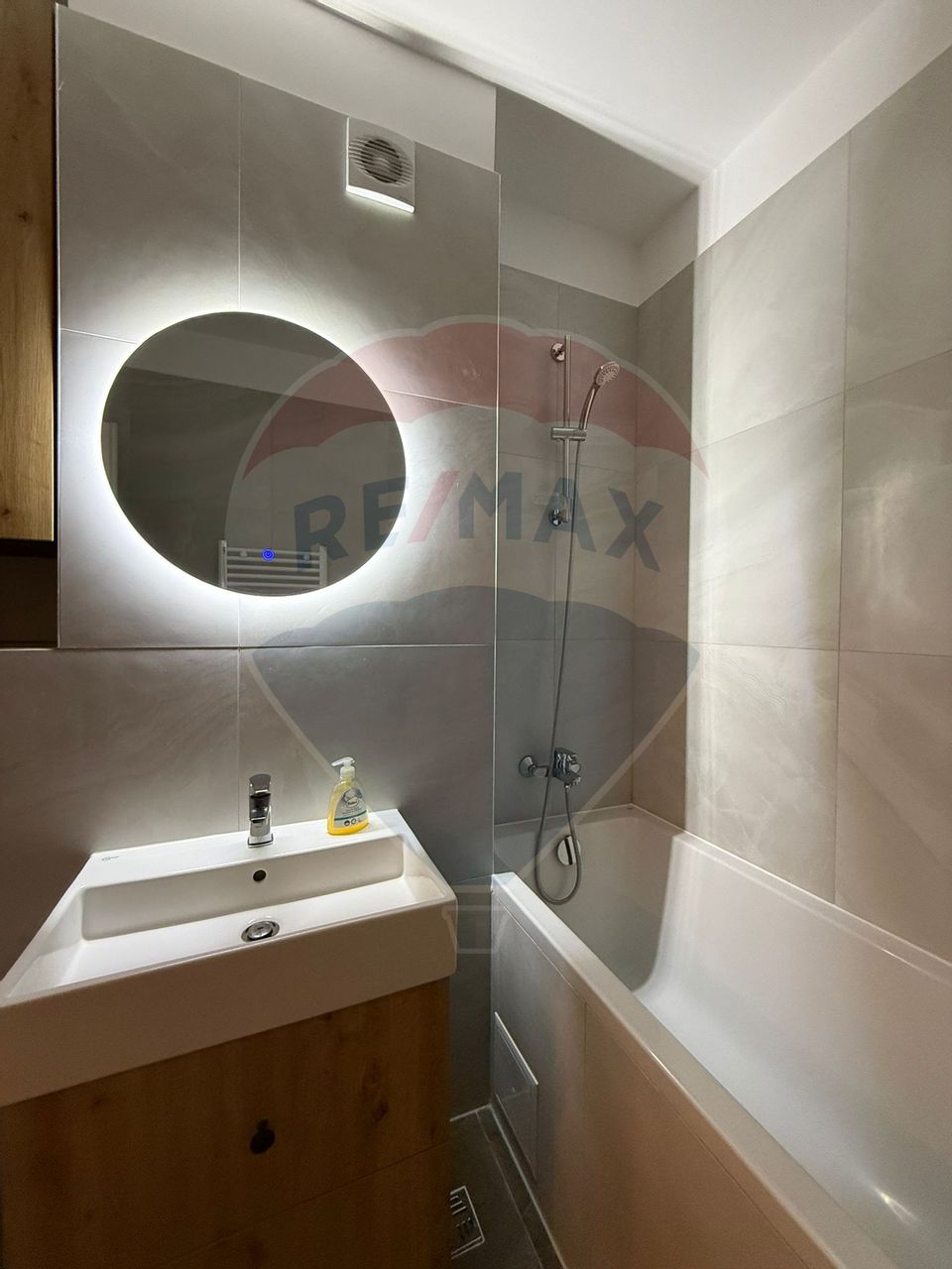 3 room Apartment for rent, Tractorul area