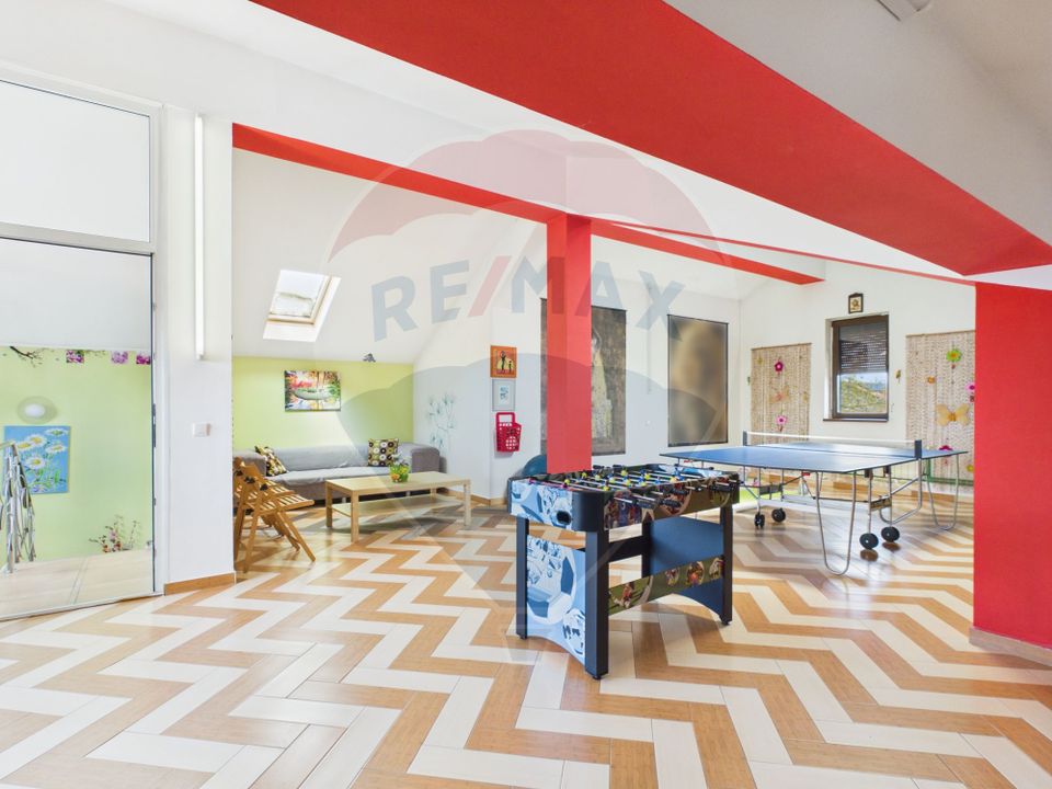 Casă / Vilă cu 6 camere de vânzare