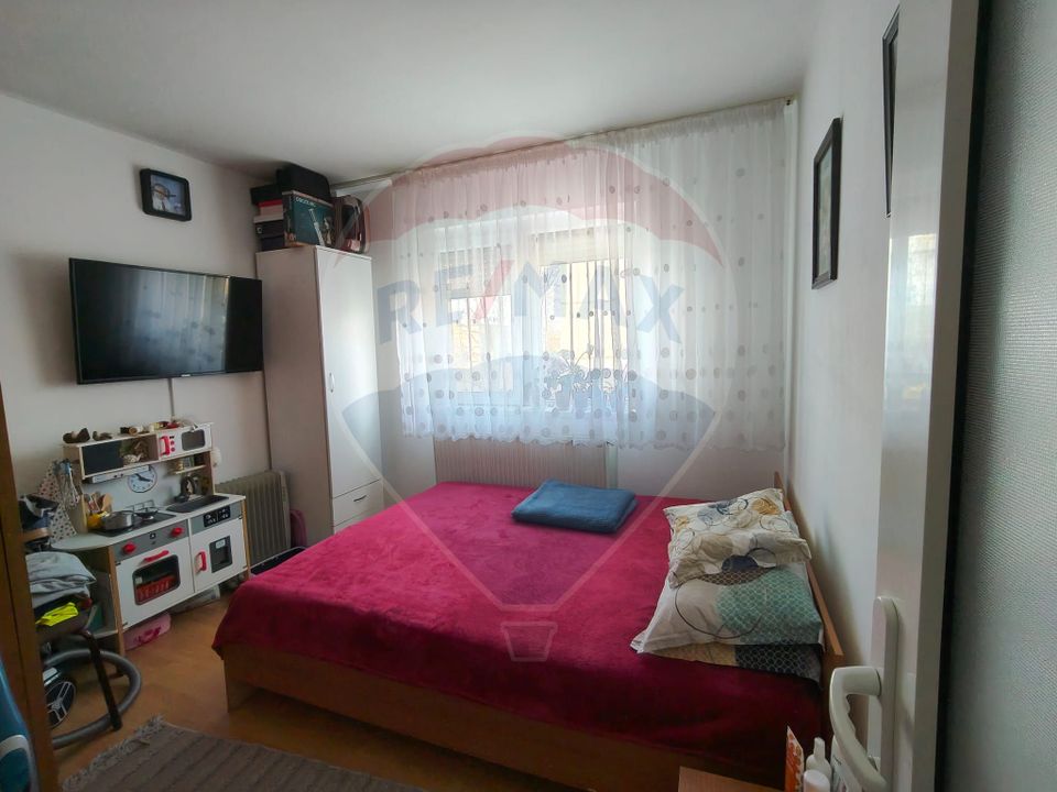 3 room Apartment for sale, Craiovita Noua area