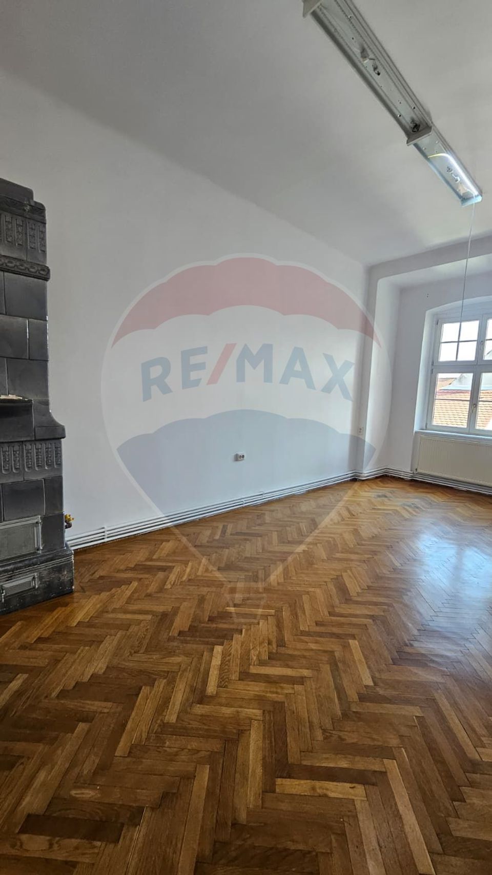 120sq.m Commercial Space for rent, Ultracentral area