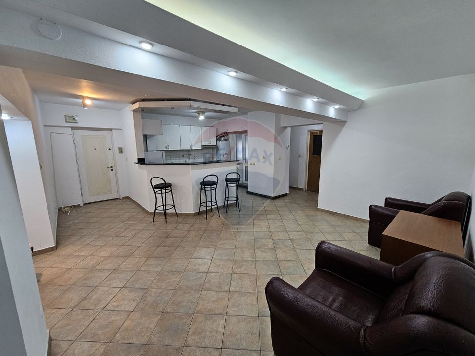 Apartament cu 3 camere, zona ultracentrală - str 9 Mai