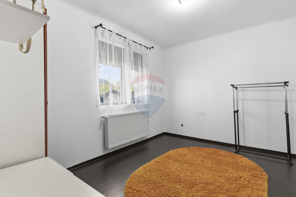 Casă cu 5 camere de inchiriat in Sofronea,Arad