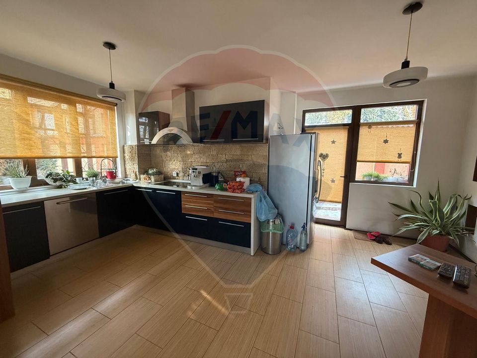 5 room House / Villa for sale, Plaiul Vulcanesti area
