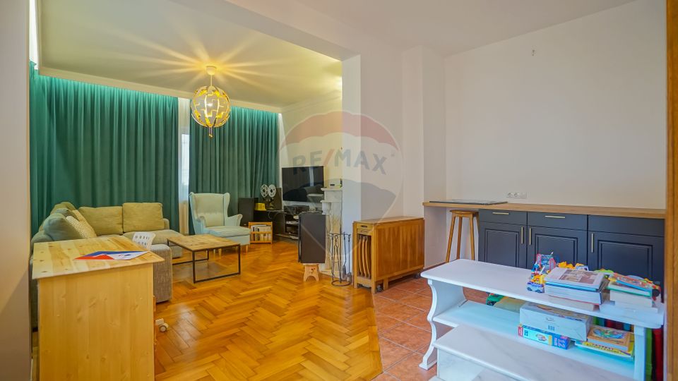 7 room House / Villa for sale, Brasovul Vechi area