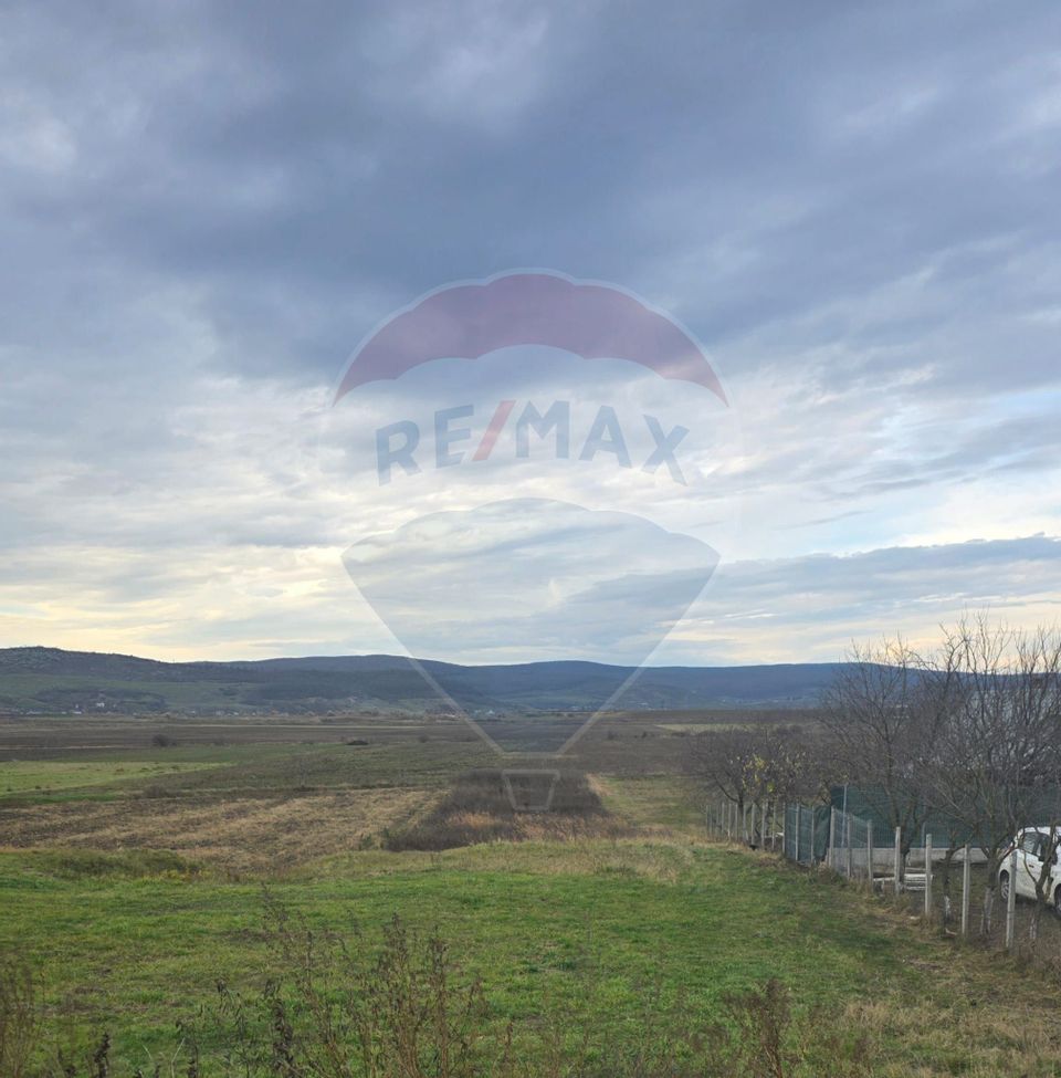 Teren intravilan si extravilan 8,282mp oras Negresti, judetul Vaslui