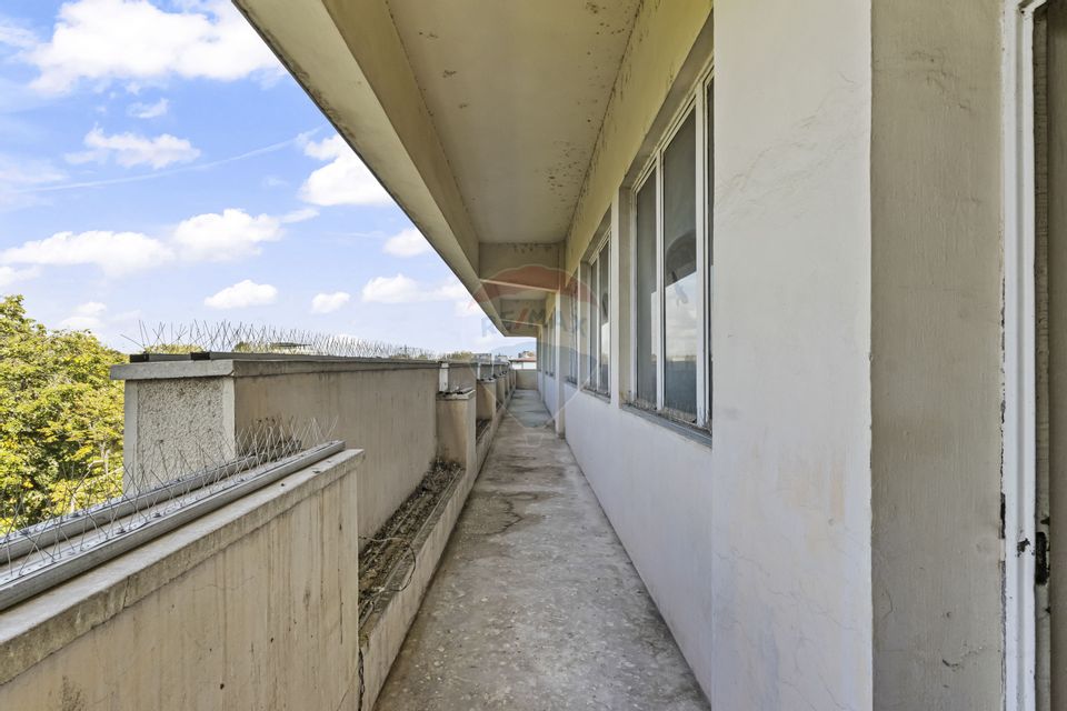 Cladire unica cu destinatii multiple de vanzare Ultracentral Arad