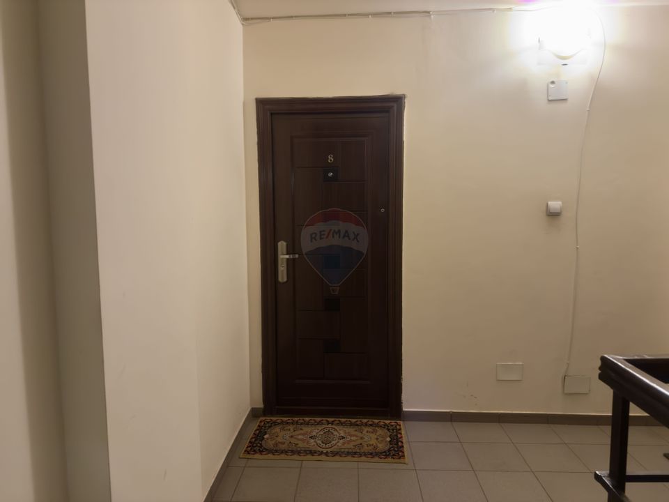 Apartament cu 3 camere de vânzare, etaj 2, zona Sud