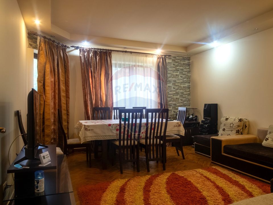 Casă / Vila cu 6 camere de vânzare în Predeal