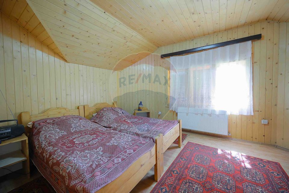 De vânzare Casǎ de Vacanțǎ cu 3 camere, teren 1146 mp, Budureasa