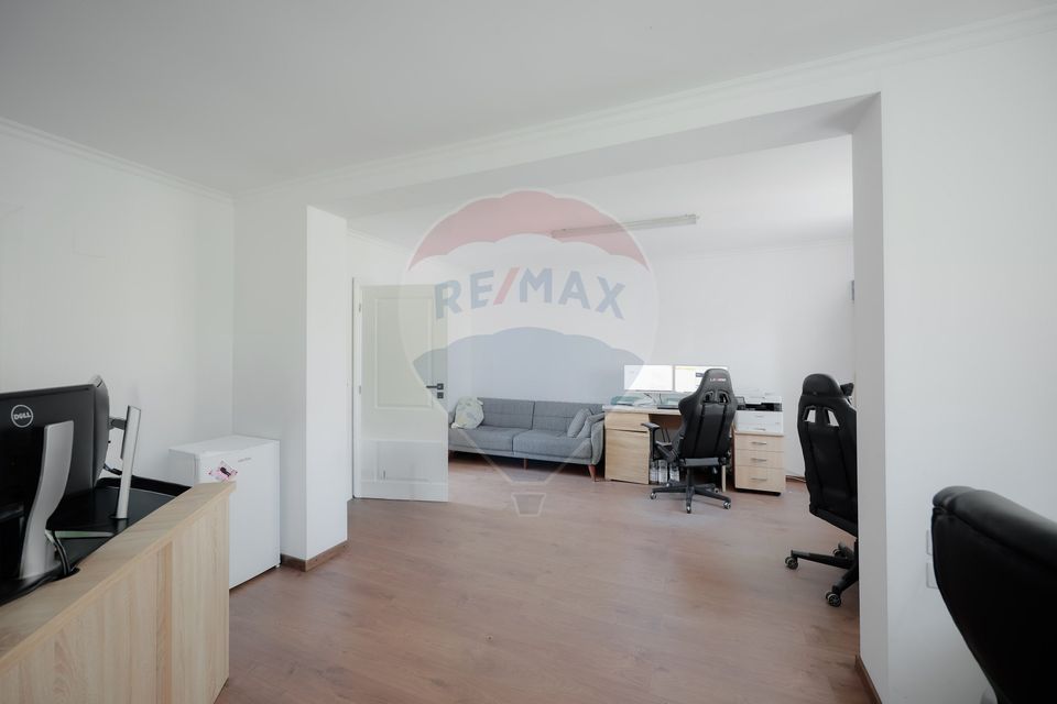 235sq.m Commercial Space for rent, Ultracentral area