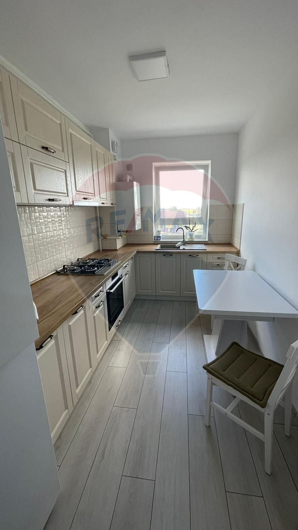 COMISION 0%| APARTAMENT DE INCHIRIAT| 2 CAMERE| DECOMANDAT| PARCARE|