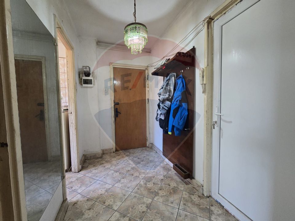 DE VANZARE Apartament cu 3 camere în zona Titan