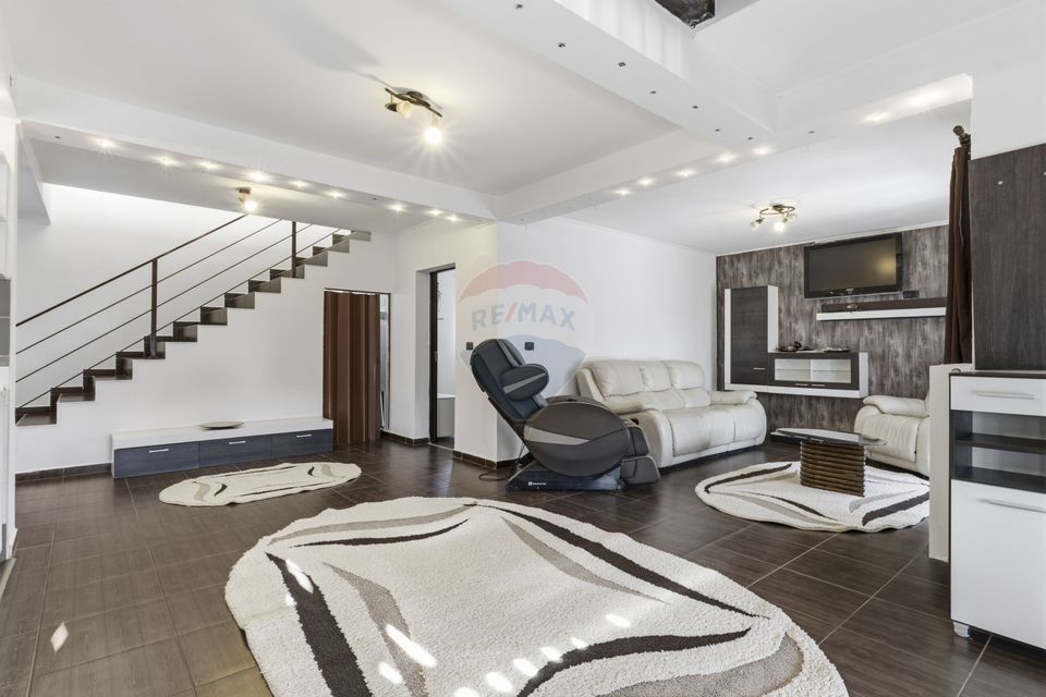 Casă cu 5 camere de inchiriat in Sofronea,Arad