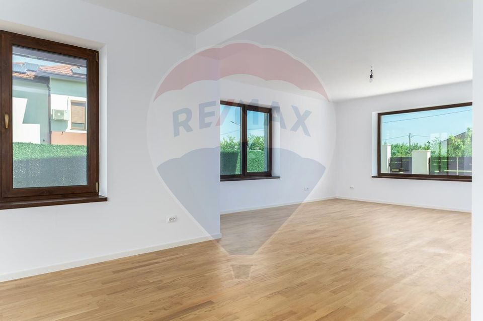 Vilă frumoasa cu 5 camere, 700 mp currte si pompa de caldura - Saftica