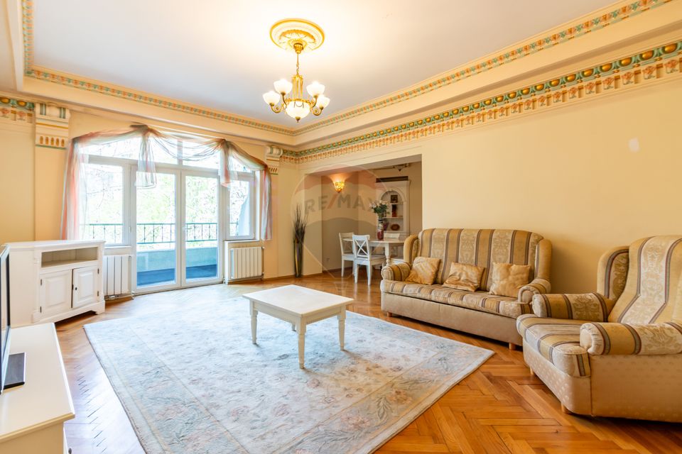 3-room apartment and open-space attic Amzei | English