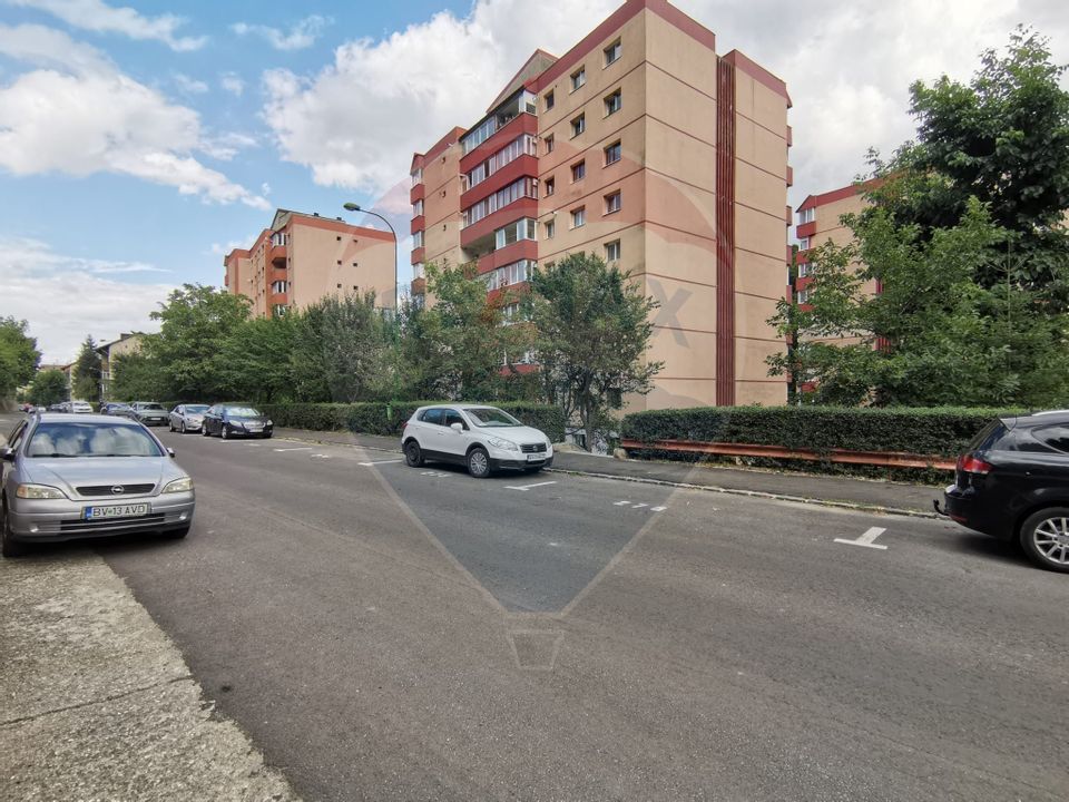 Apartament 4 camere, strada Molidului-Racadau