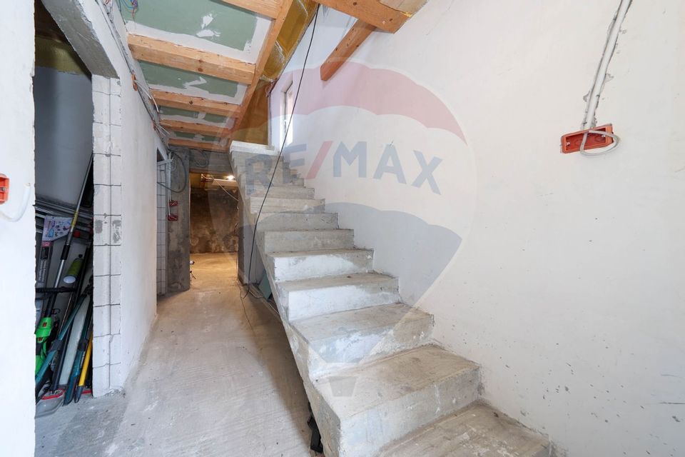 2 case cu curte proprie - locație centrala