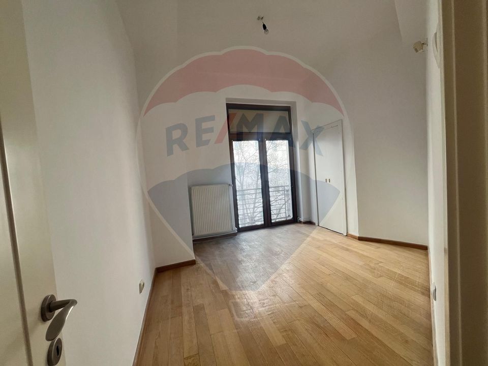 Inchiriere apartament cu 6 camere decomandat/circular-Cismigiu