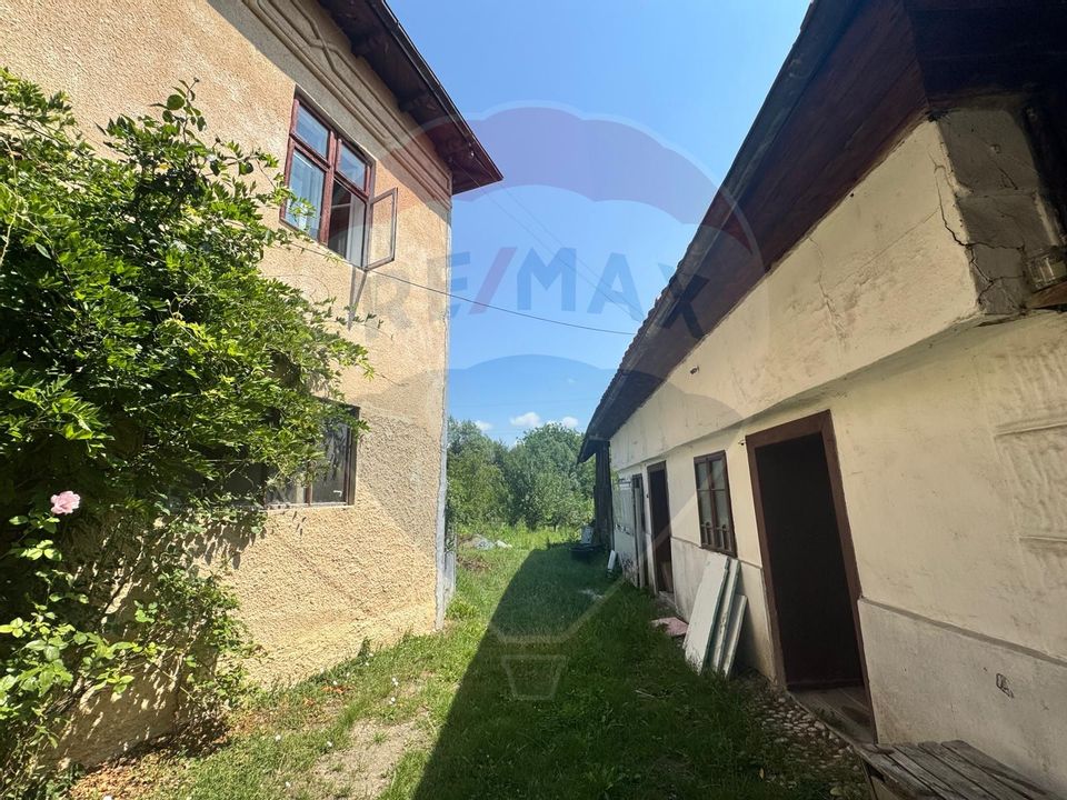 Casă boierească cu istorie, teren generos și ieșire la Râul Târgului