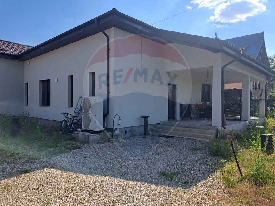 Casa pasiva autonoma Peris Cocioc 380 mp utili P+M teren 1040 mp