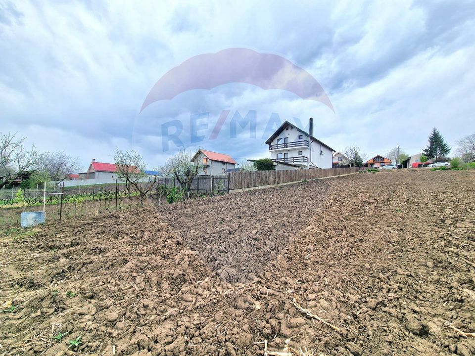 Teren intravilan 826mp Luizi-Calugara